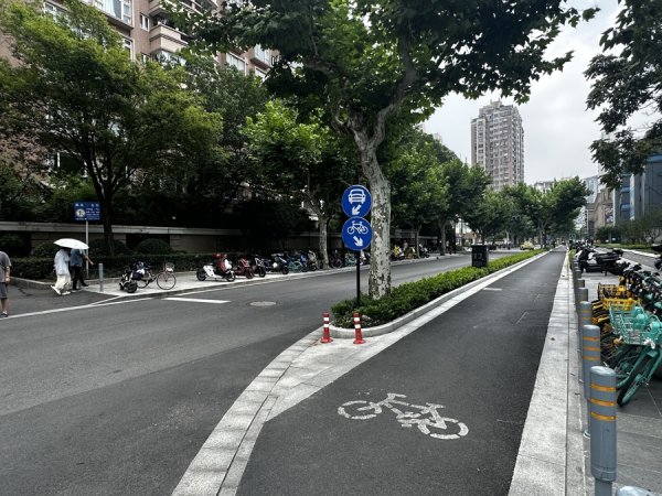 股E融 精细化治理下，这条很出片的风貌区马路更chill了